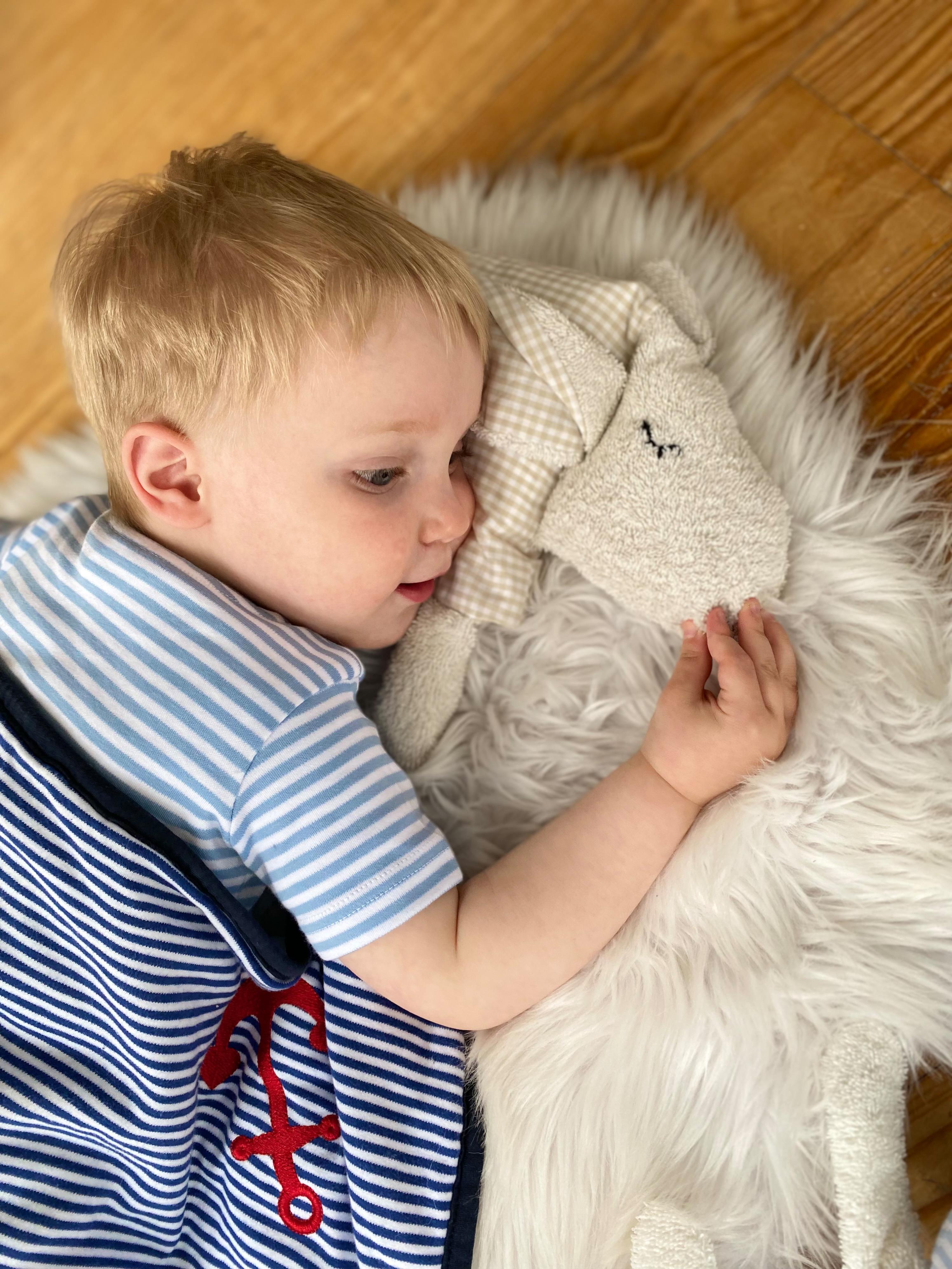 Kuschelkissen Schaf – personalisierbares Babykissen zur Geburt