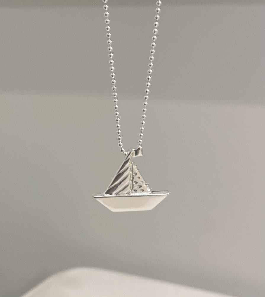Silberkette mit gravierbarem Segelschiff-Anhänger;80cm Länge