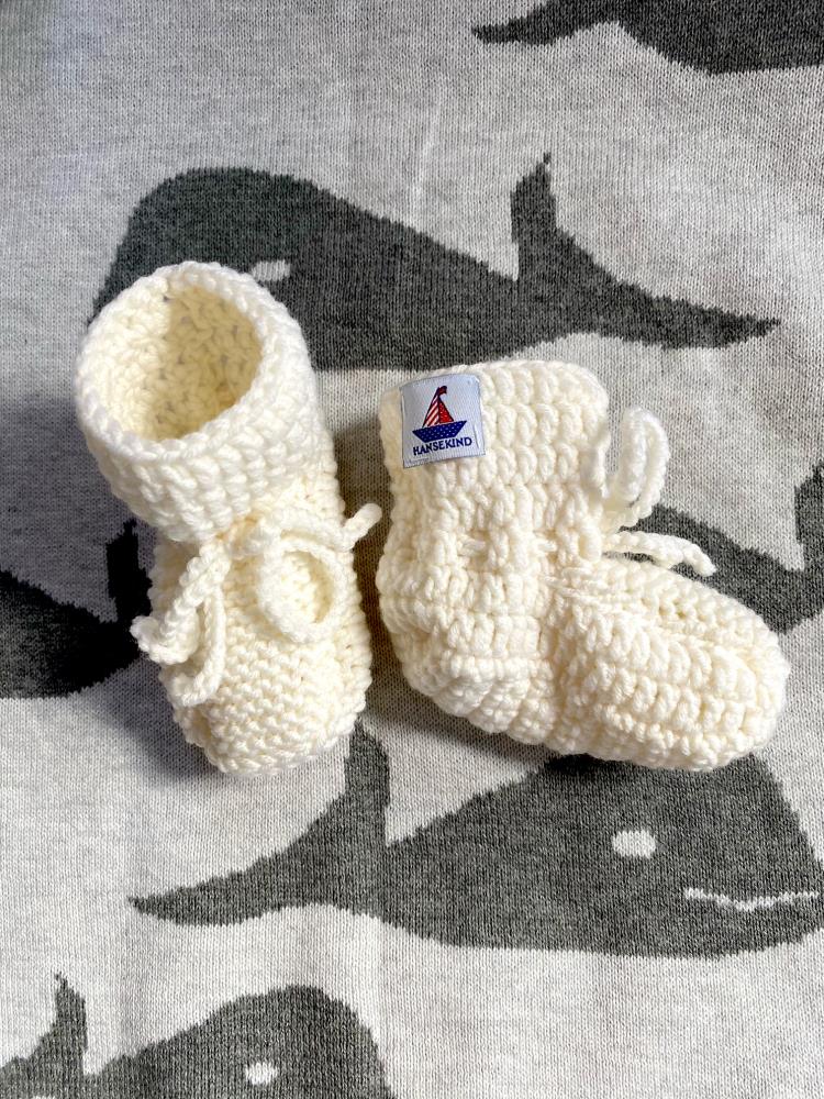 Strickschuhe für Babys ecru, handgestrickt