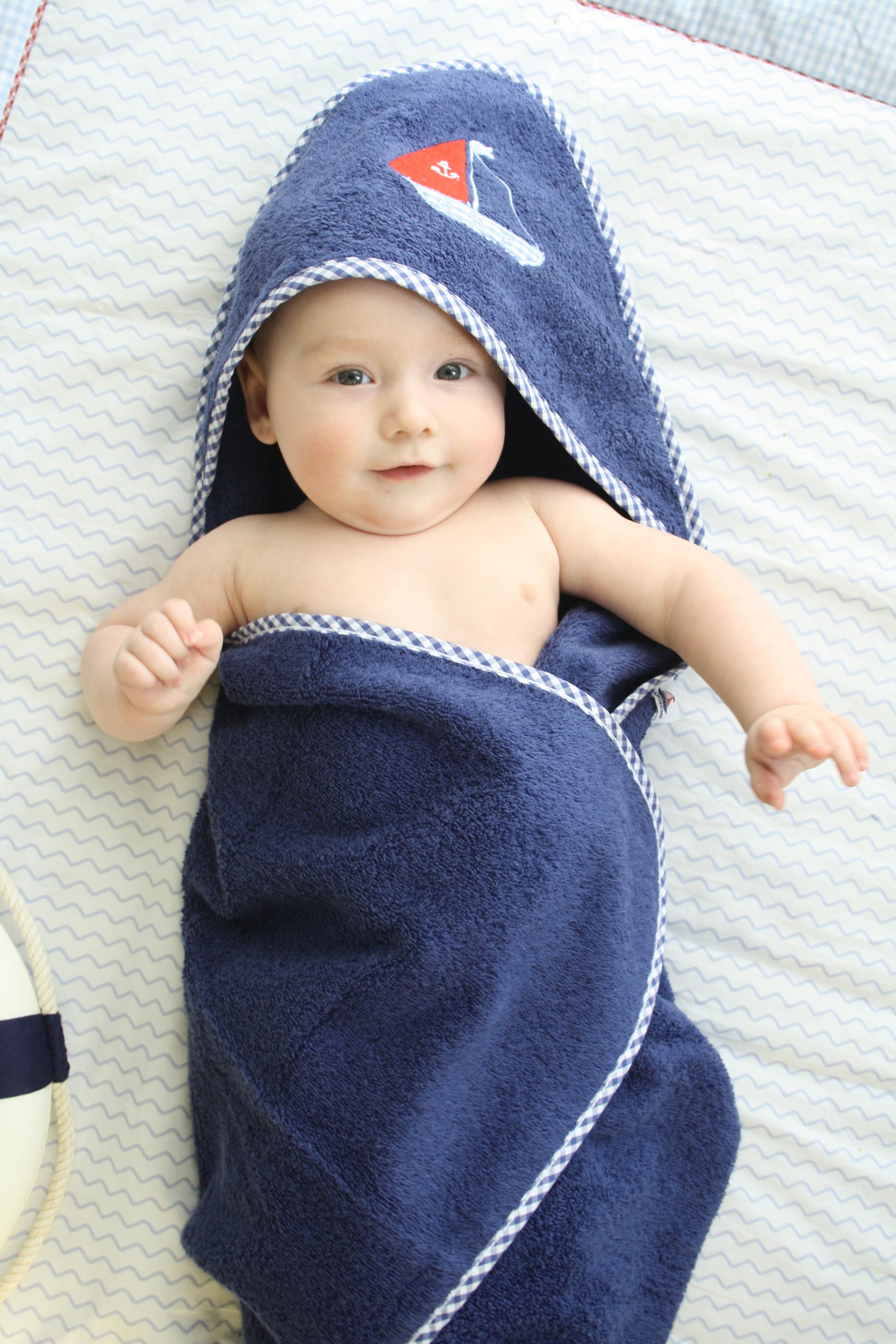 Babykapuzenhandtuch Segelboot navy